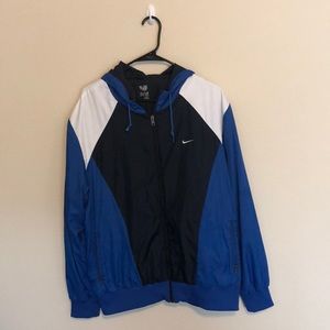 Nike patterned windbreaker. Very good condition.